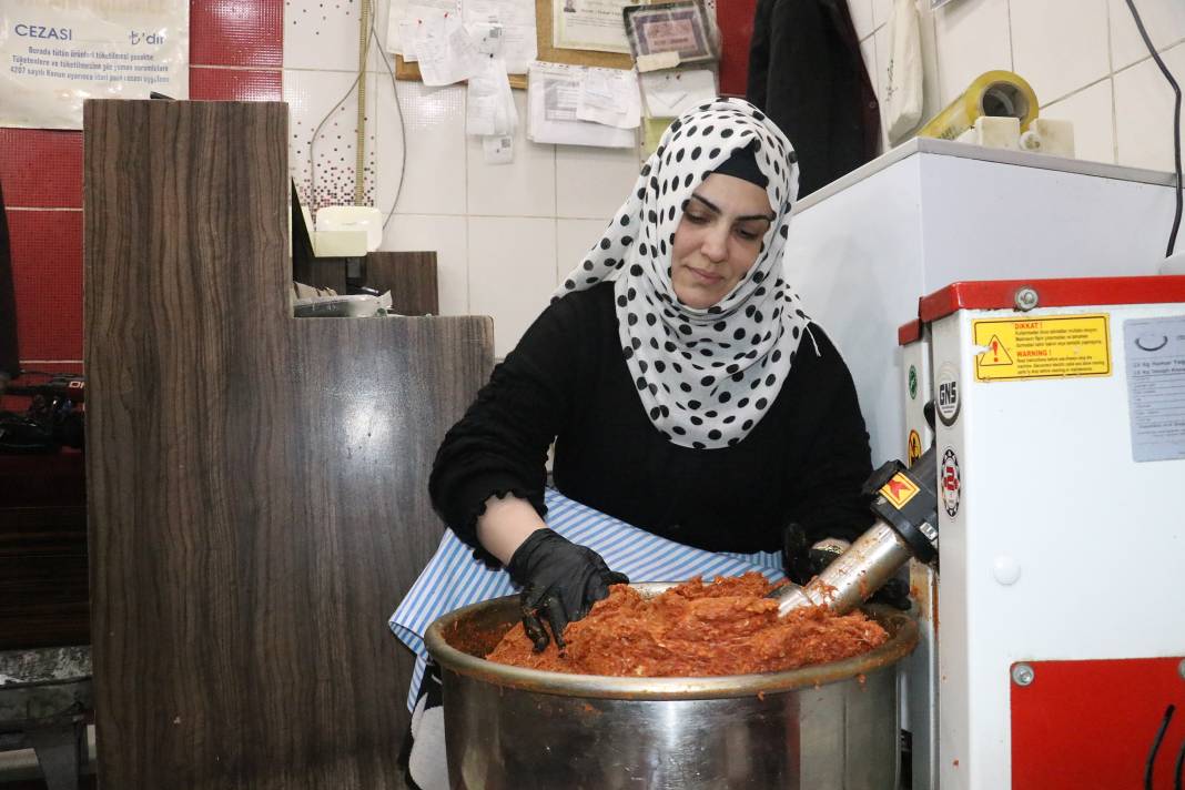 Devlet memuru olamayınca mahallenin kasap ablası oldu 4